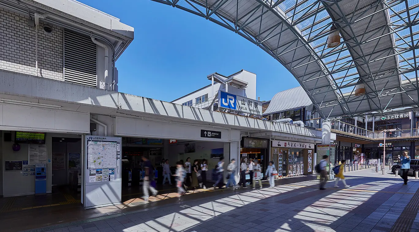 JR東海道本線・湖西線「山科」駅の風景