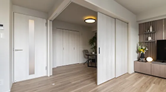 リビング・ダイニングと洋室の一体利用が可能なウォールドア